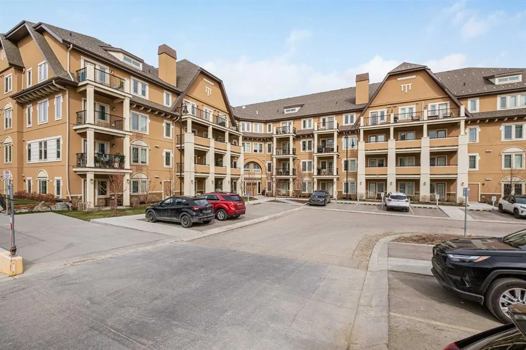 30 Mahogany Mews SE, #211