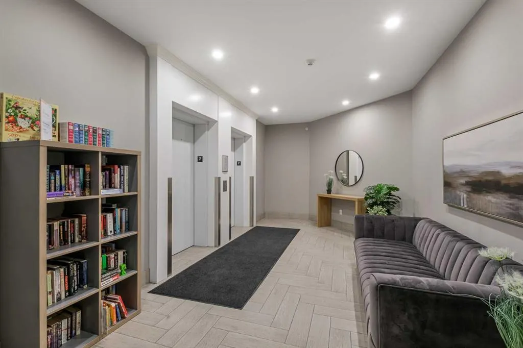 30 Mahogany Mews SE, #211