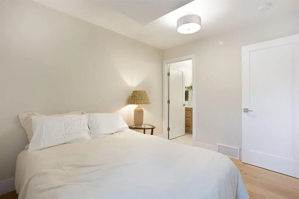 617 4th Street, #1 (NE)