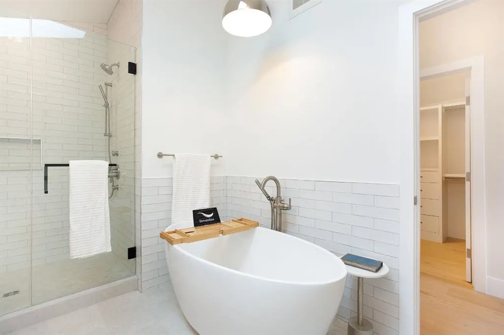 617 4th Street, #1 (NE)