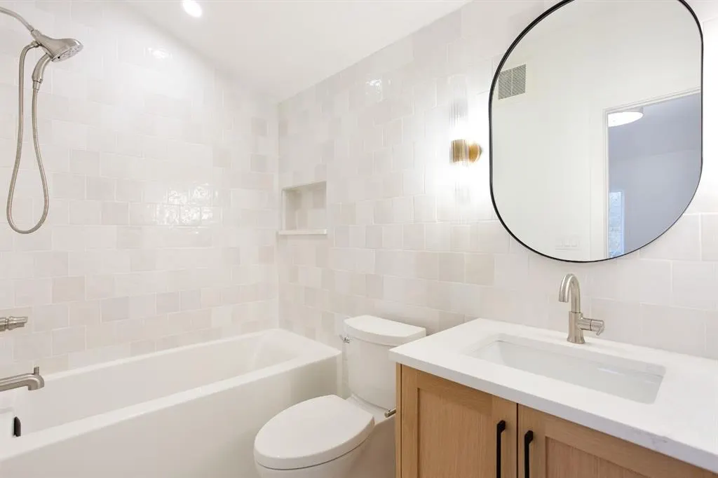 617 4th Street, #1 (NE)