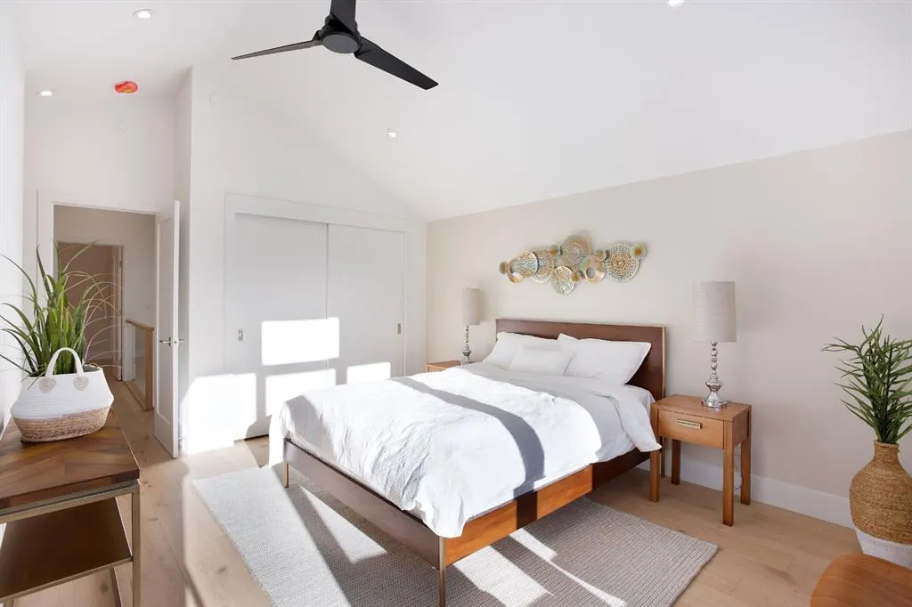 617 4th Street, #2(SE)
