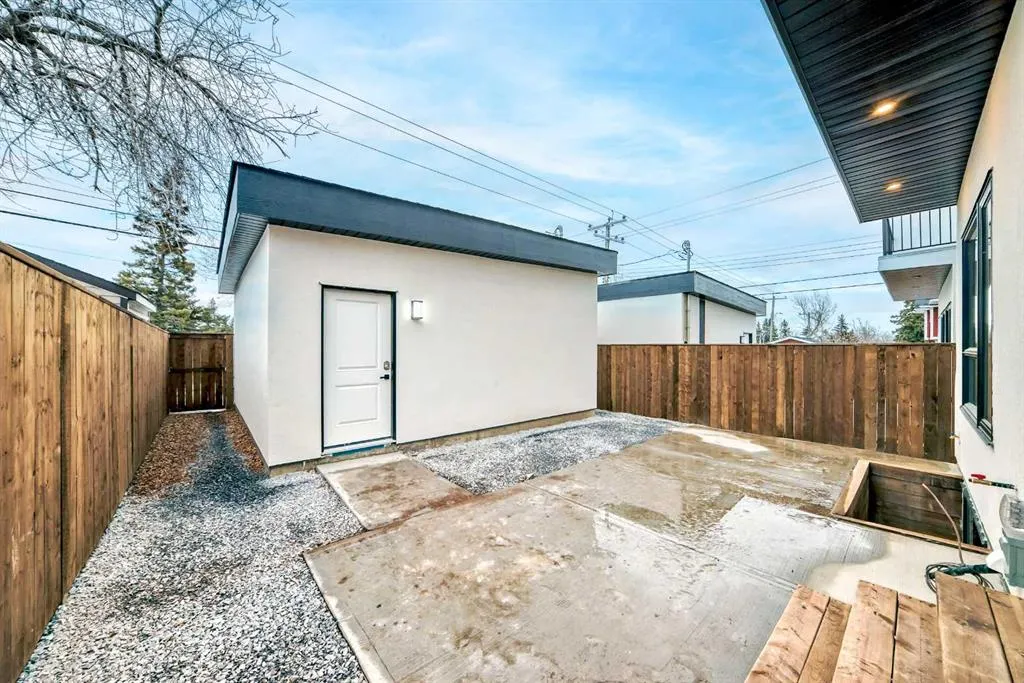 390 Hendon Drive NW
