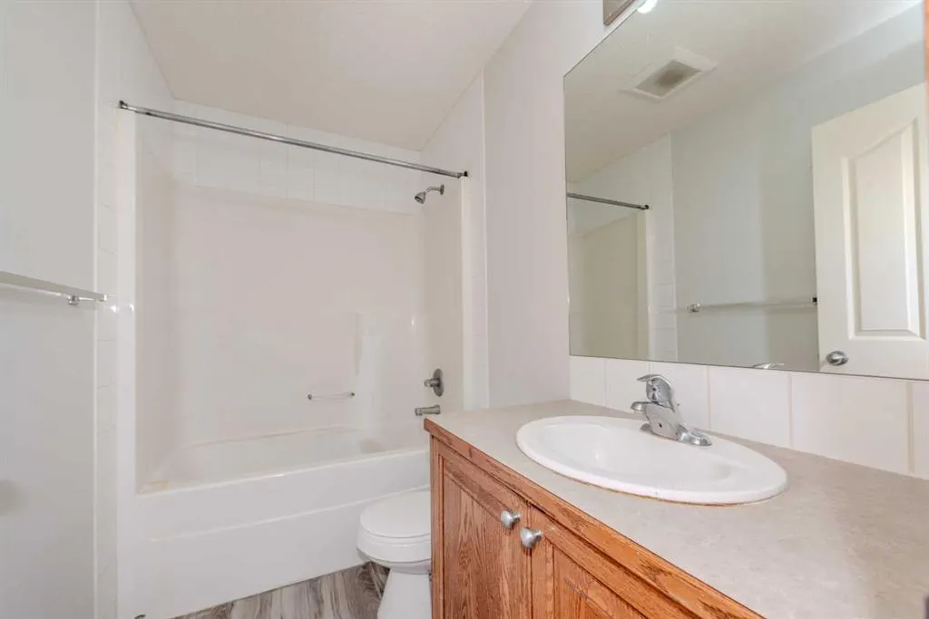 16 Saddletree Court NE