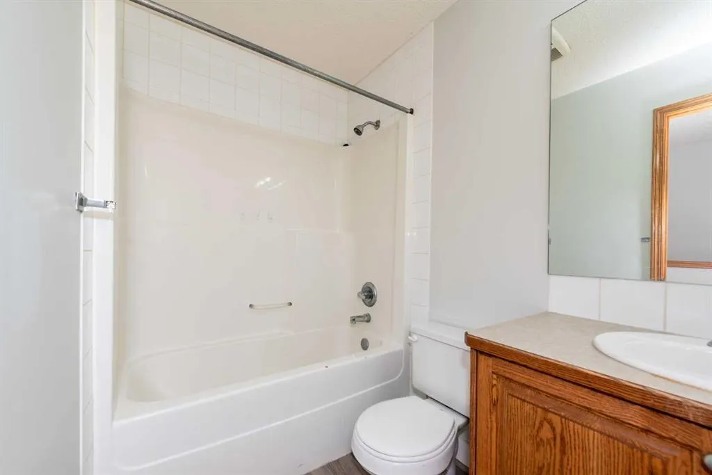 16 Saddletree Court NE