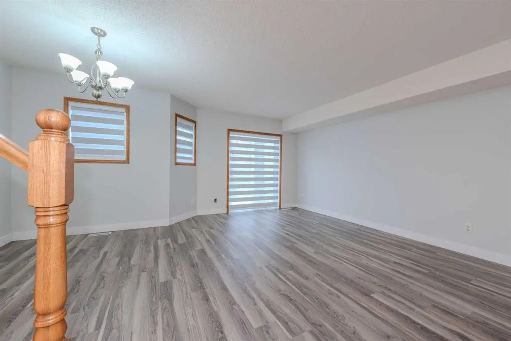 16 Saddletree Court NE