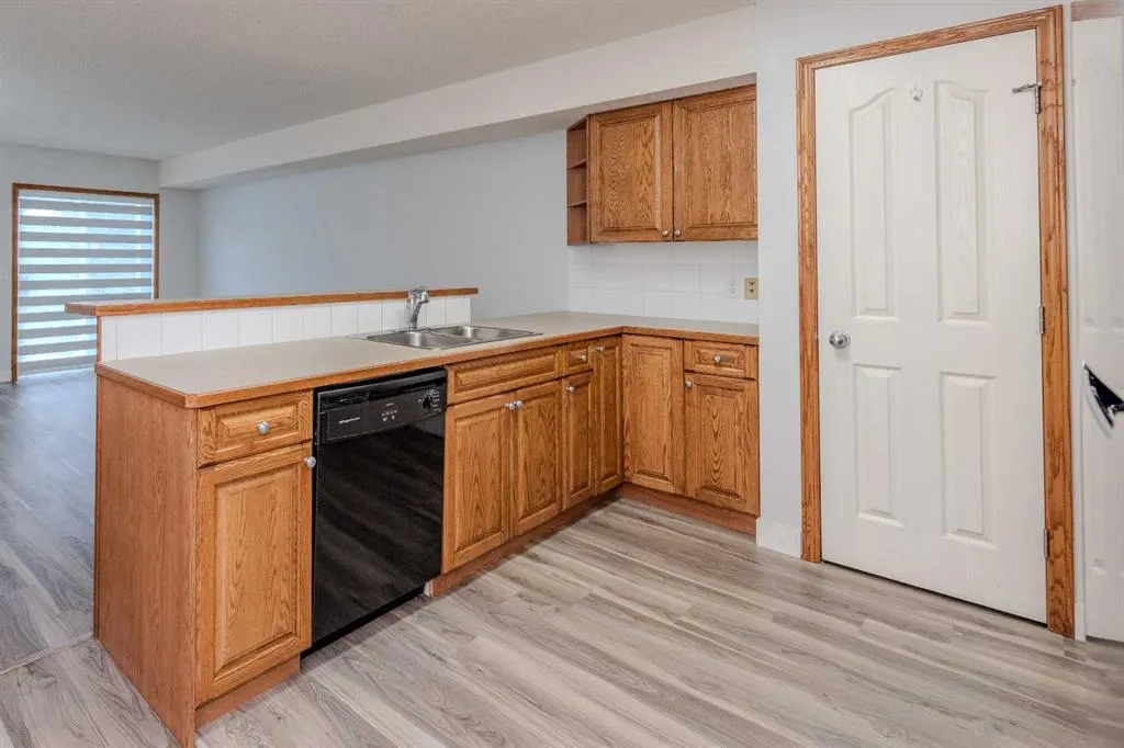 16 Saddletree Court NE