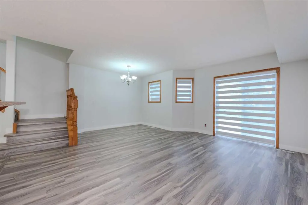 16 Saddletree Court NE