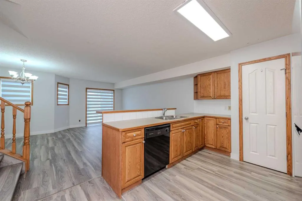 16 Saddletree Court NE