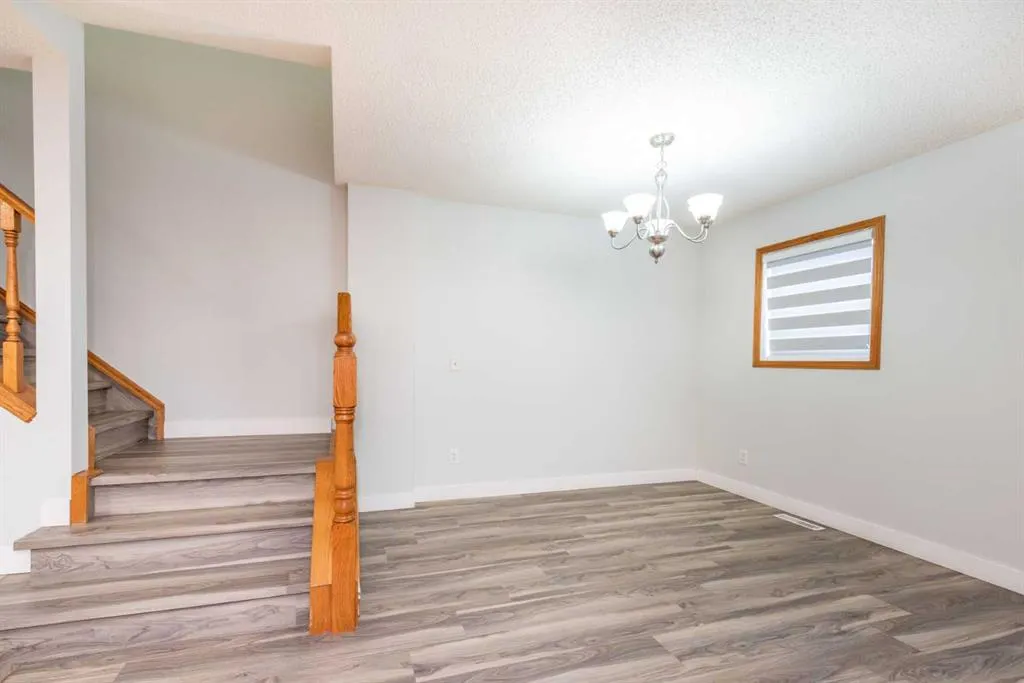 16 Saddletree Court NE