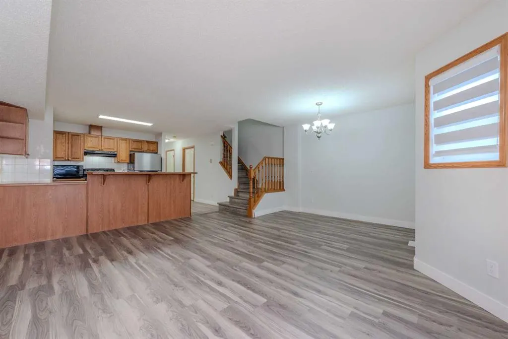 16 Saddletree Court NE