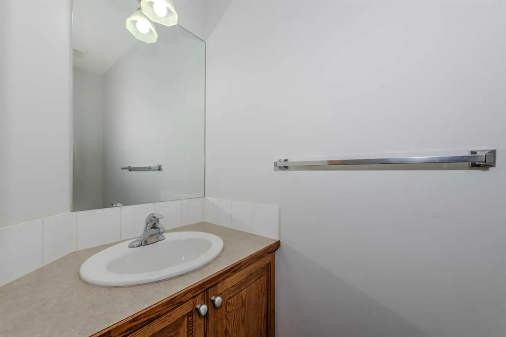 16 Saddletree Court NE