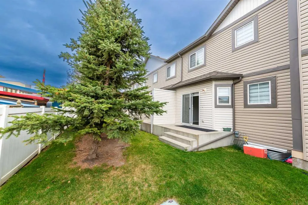 16 Saddletree Court NE