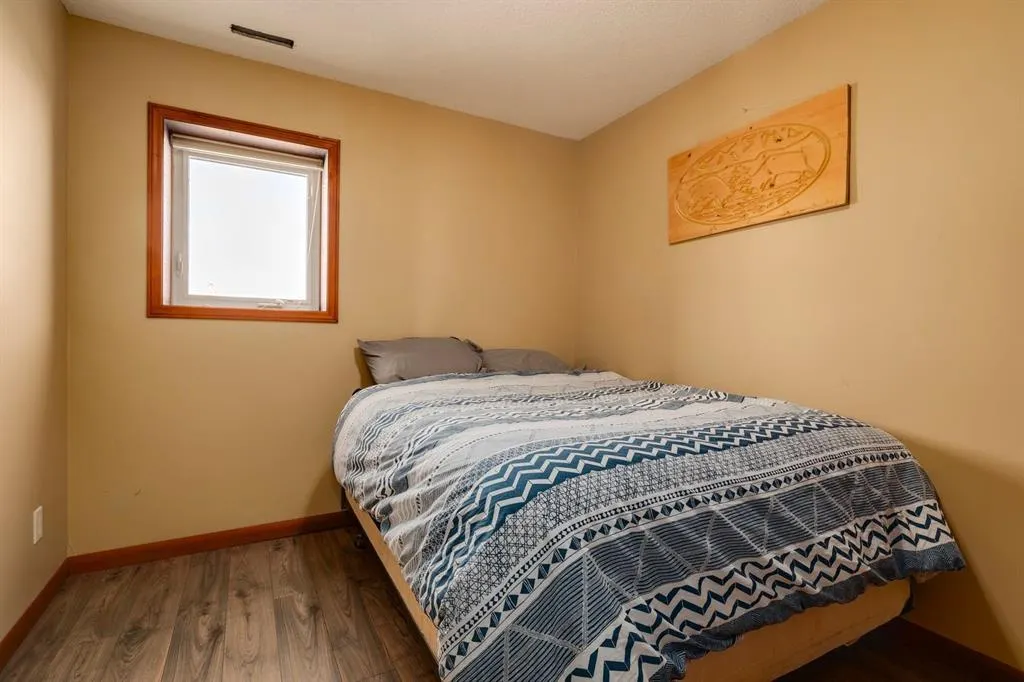 610205 112 Street W