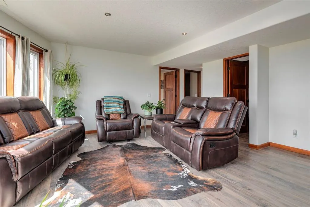 610205 112 Street W
