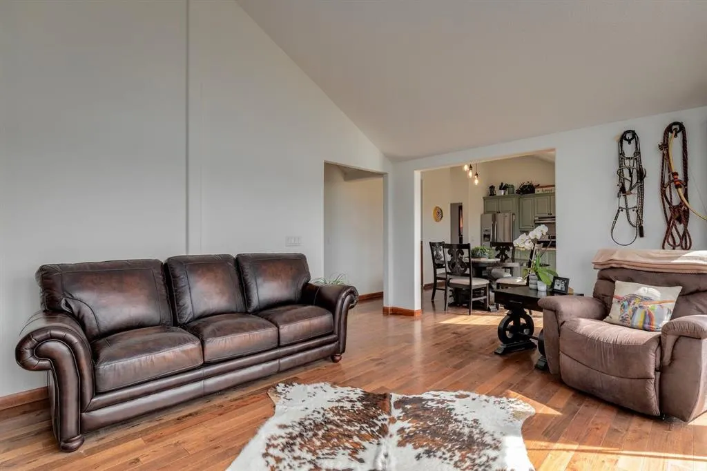 610205 112 Street W