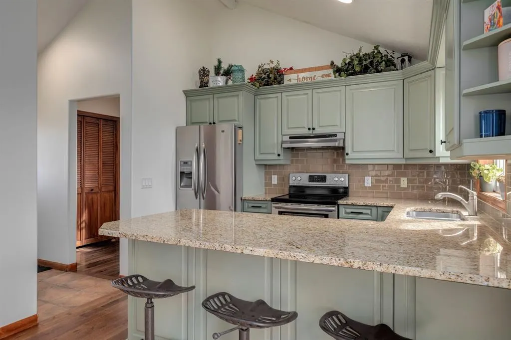 610205 112 Street W