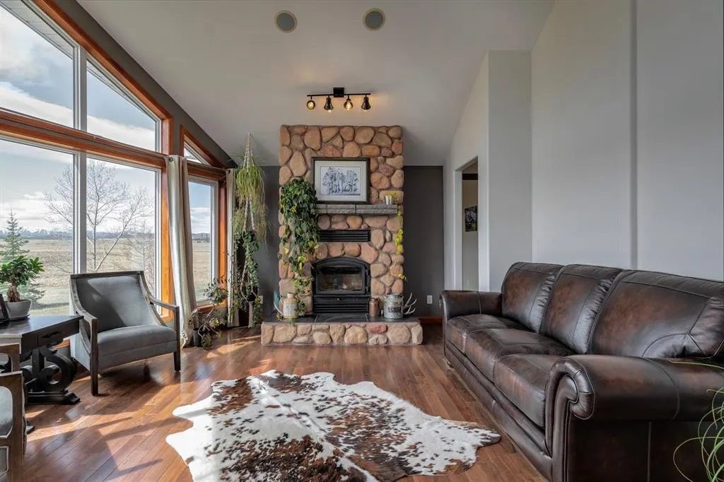 610205 112 Street W