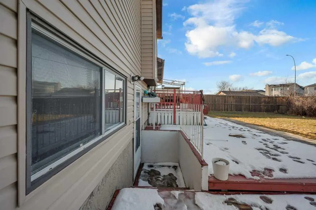 64 Castledale Crescent NE