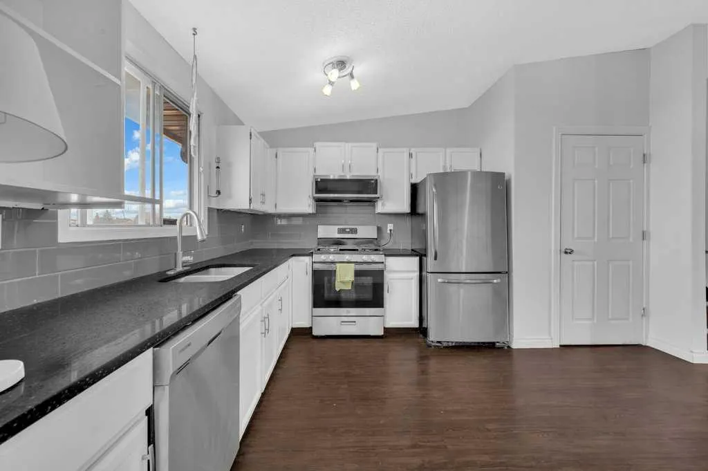 64 Castledale Crescent NE