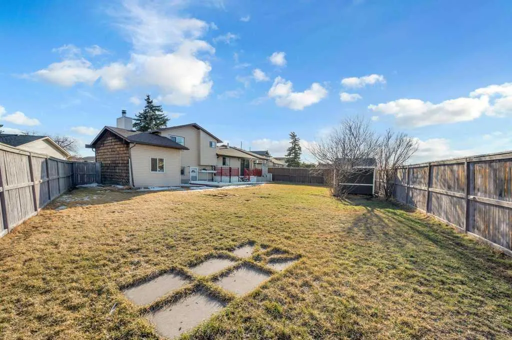 64 Castledale Crescent NE
