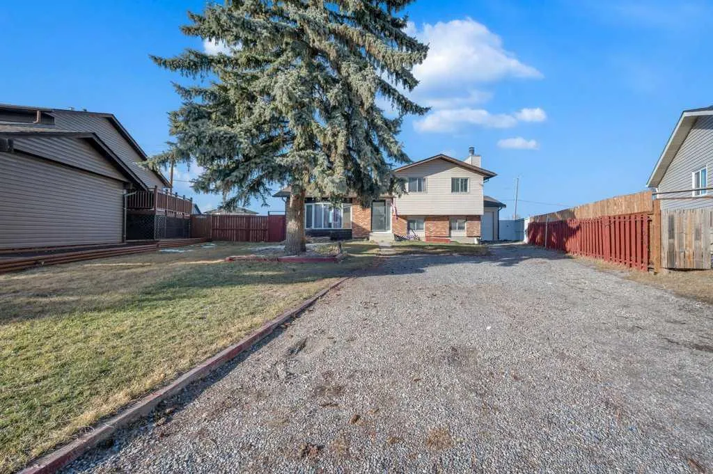 64 Castledale Crescent NE