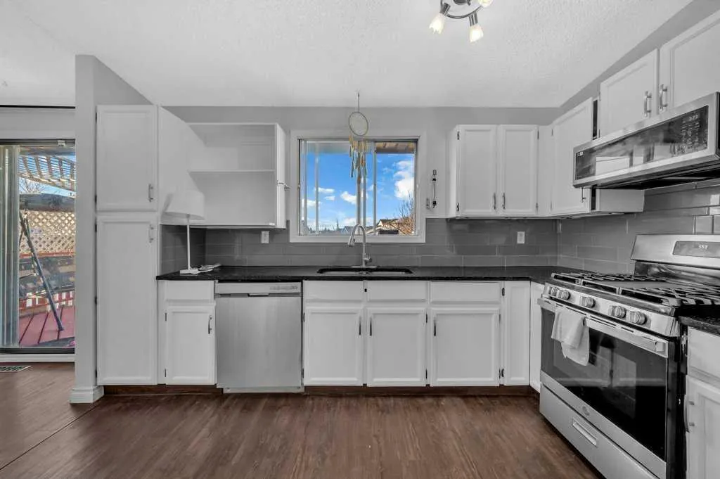 64 Castledale Crescent NE