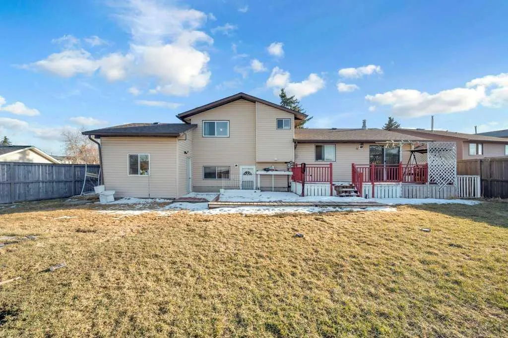 64 Castledale Crescent NE