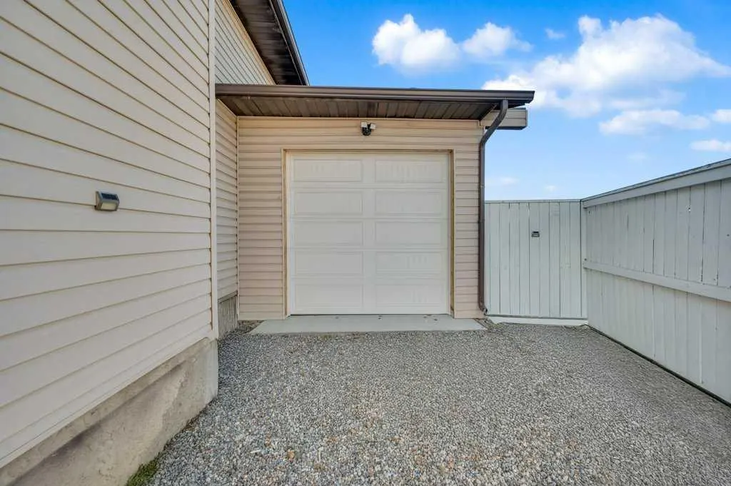64 Castledale Crescent NE