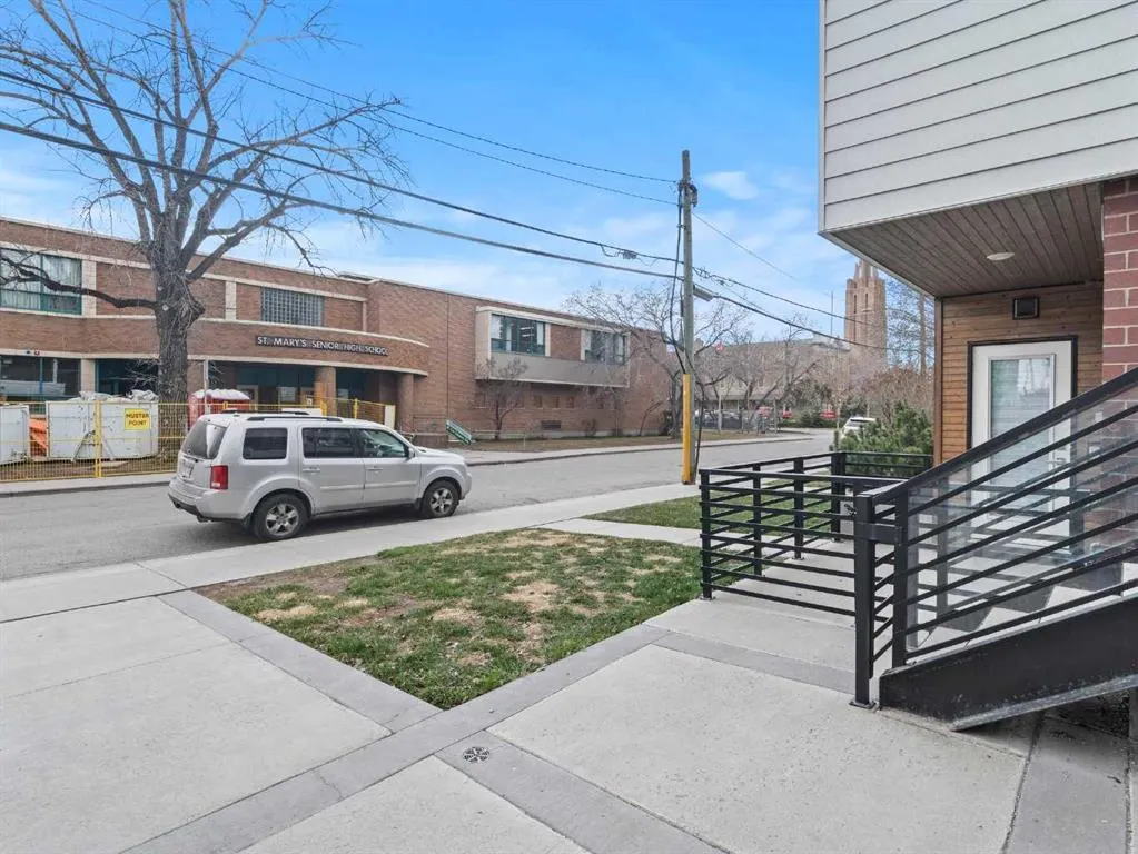 118 18 Avenue SW, #.