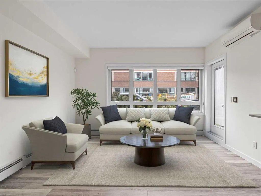118 18 Avenue SW, #.