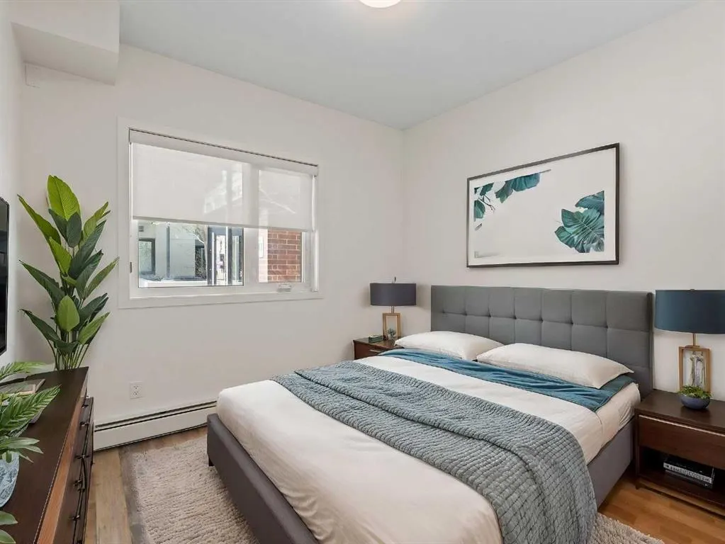 118 18 Avenue SW, #.