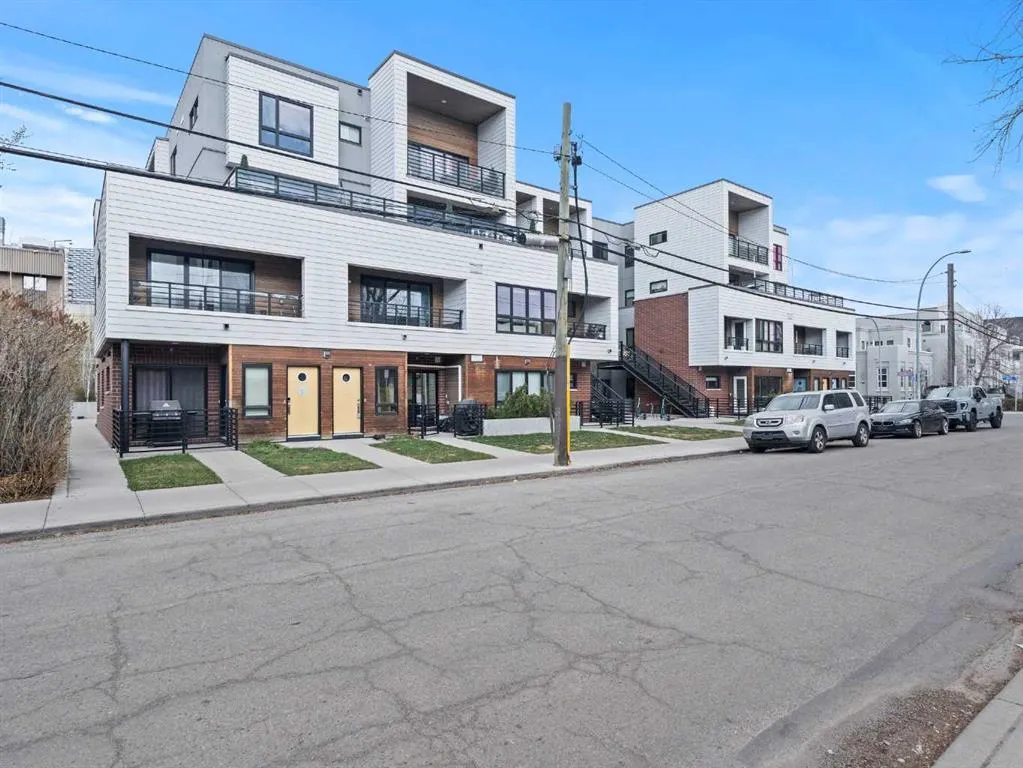 118 18 Avenue SW, #.
