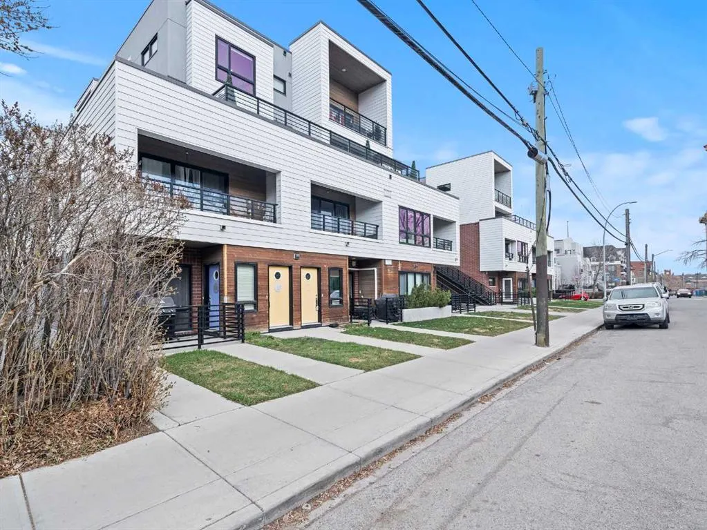 118 18 Avenue SW, #.