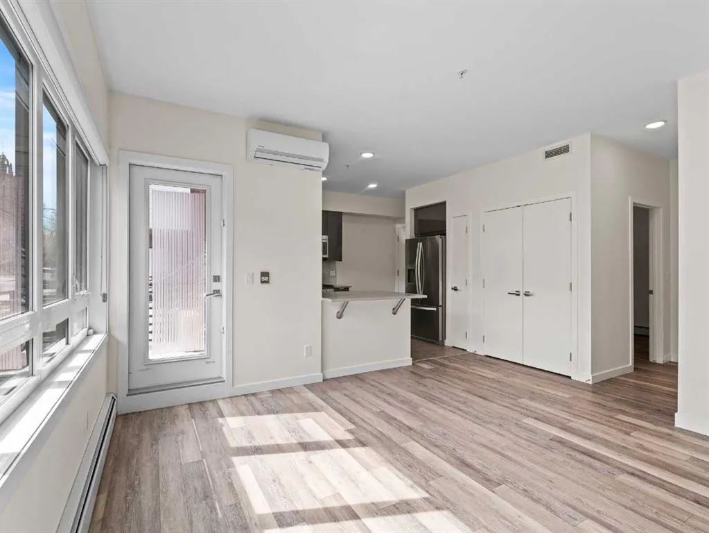 118 18 Avenue SW, #.
