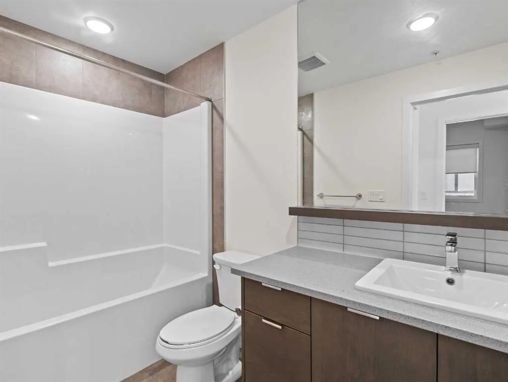 118 18 Avenue SW, #.