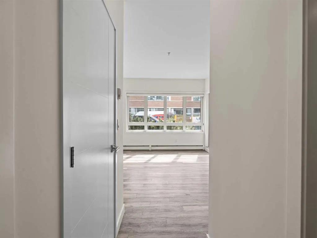 118 18 Avenue SW, #.
