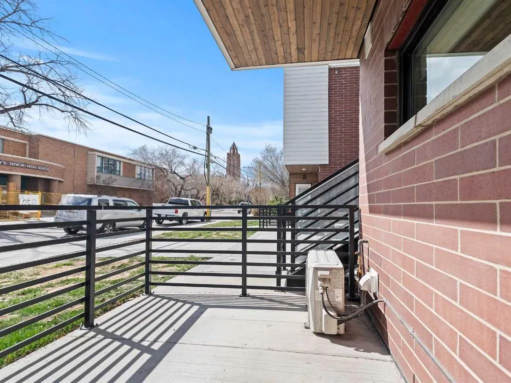 118 18 Avenue SW, #.