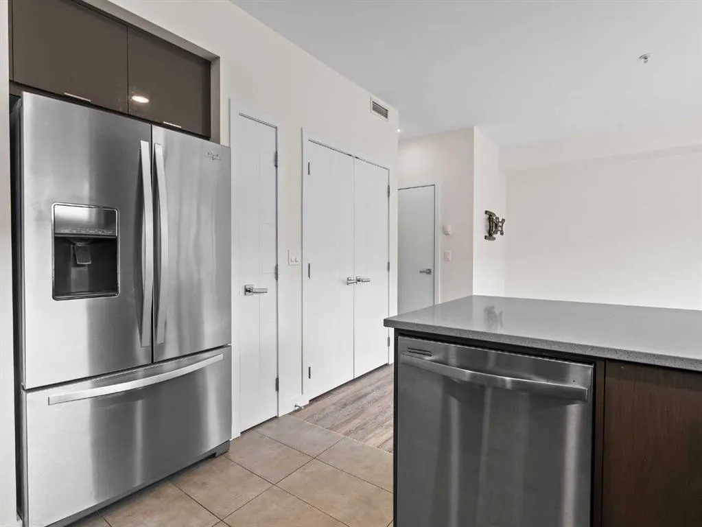 118 18 Avenue SW, #.