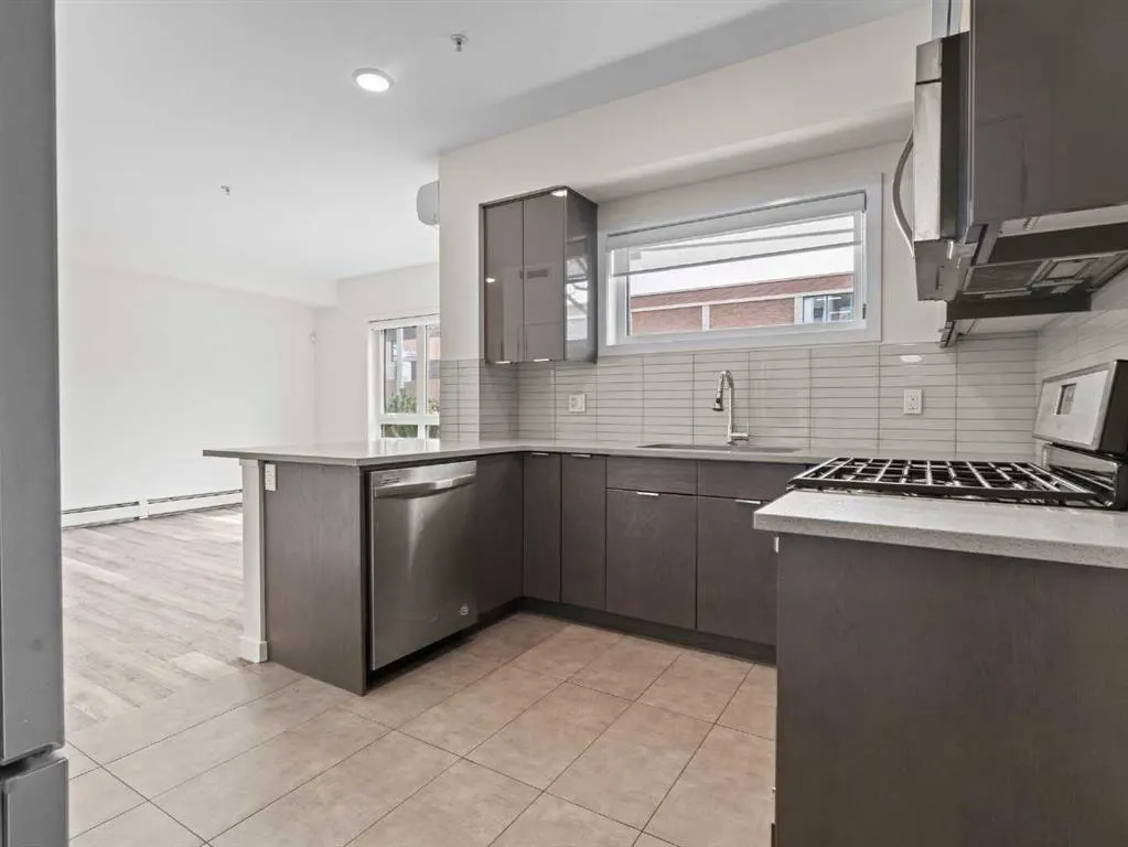 118 18 Avenue SW, #.