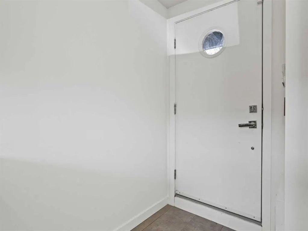 118 18 Avenue SW, #.