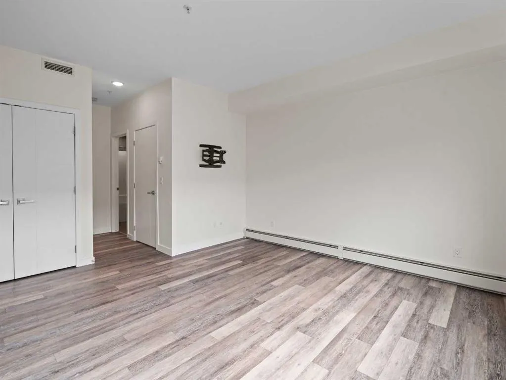 118 18 Avenue SW, #.