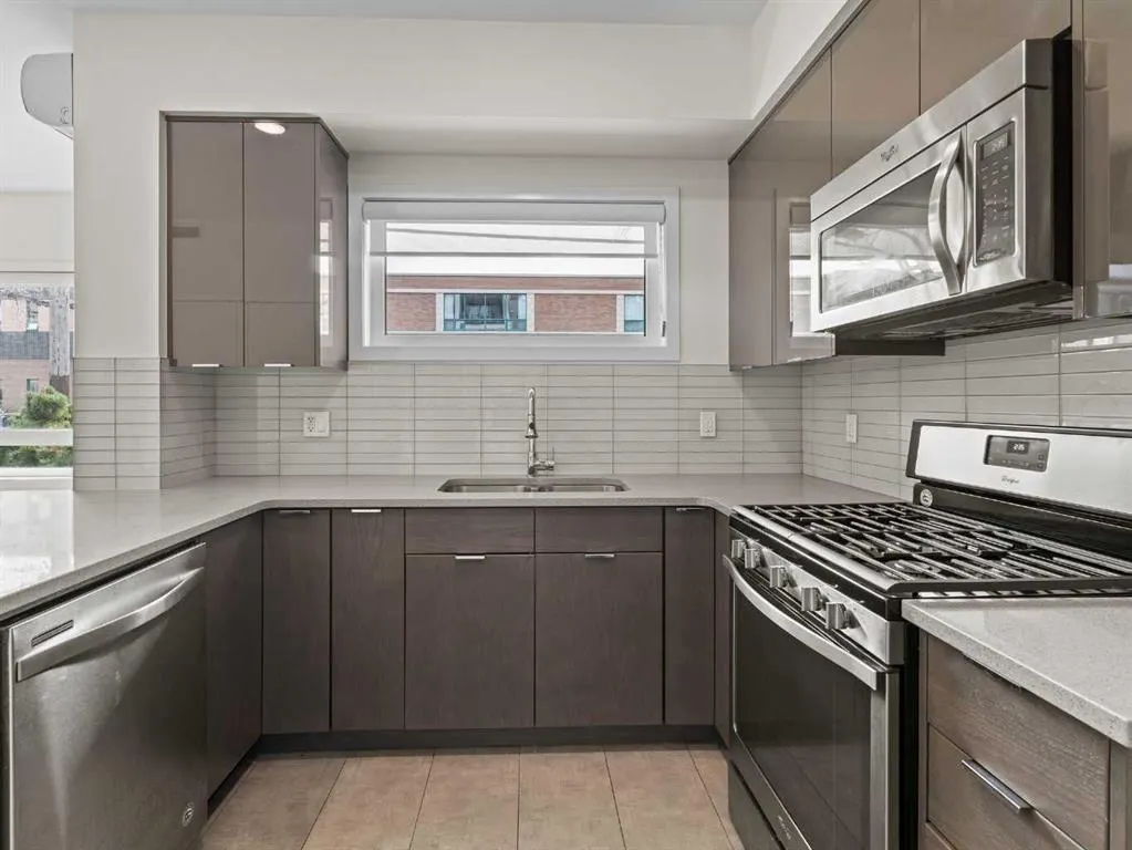 118 18 Avenue SW, #.