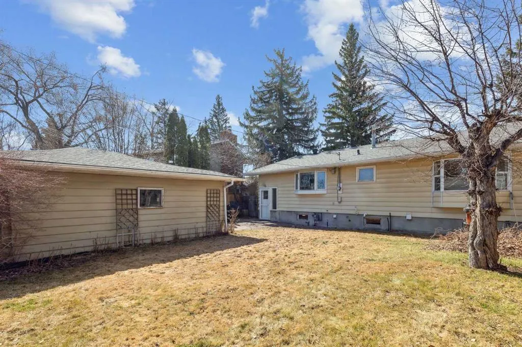 808 Lake Bonavista Drive SE