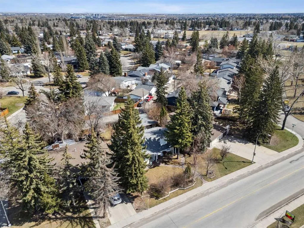 808 Lake Bonavista Drive SE