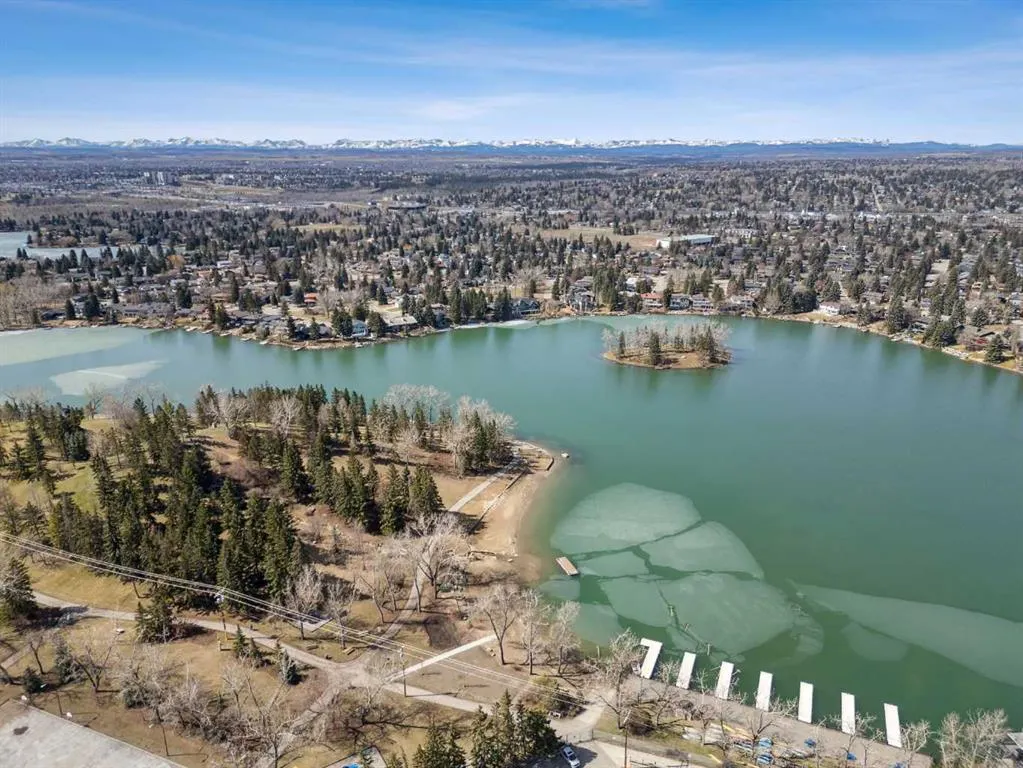808 Lake Bonavista Drive SE