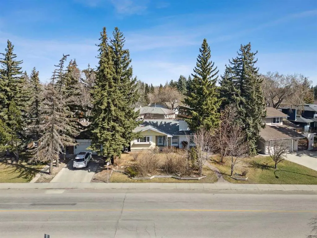 808 Lake Bonavista Drive SE