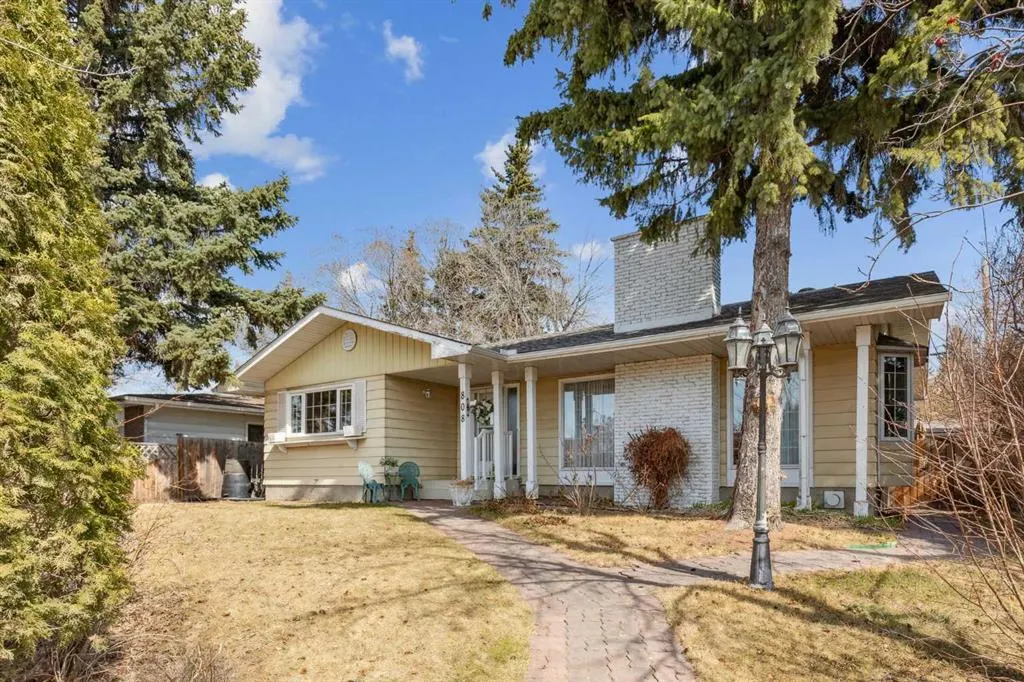 808 Lake Bonavista Drive SE
