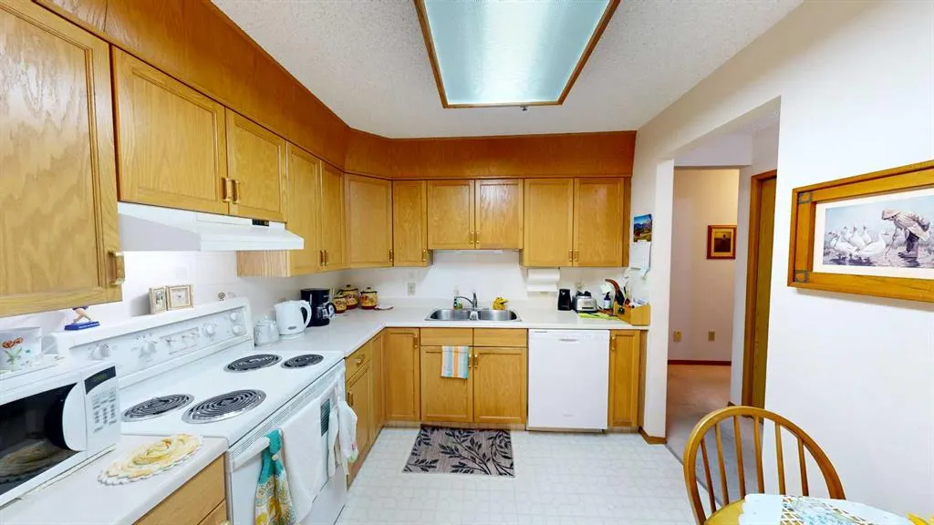 20 3 Street S, #206