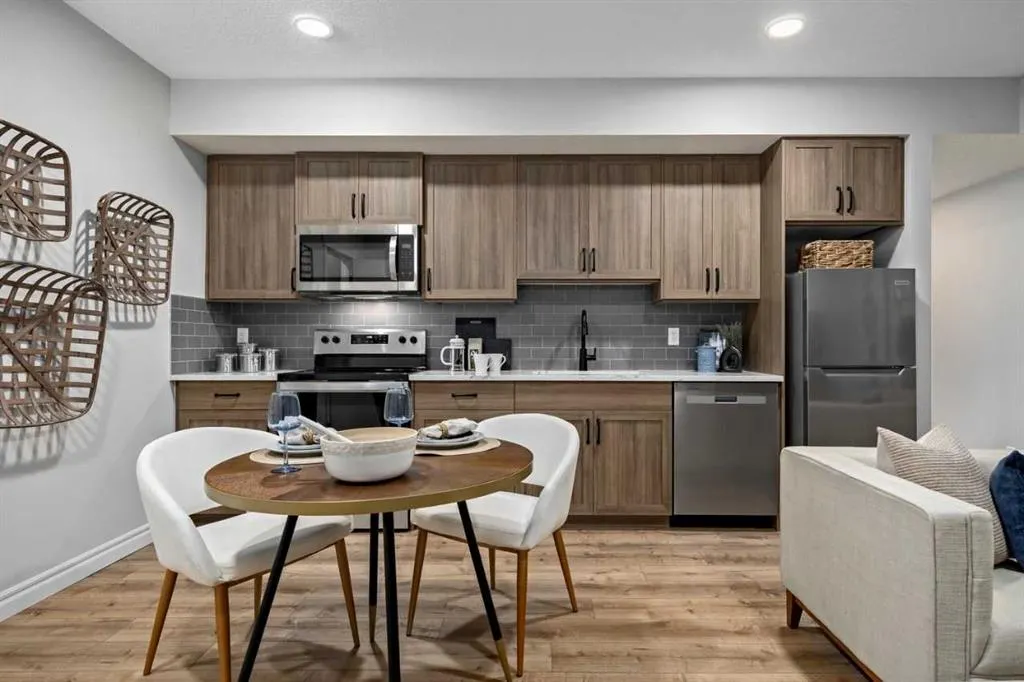 21 Amblefield View NW